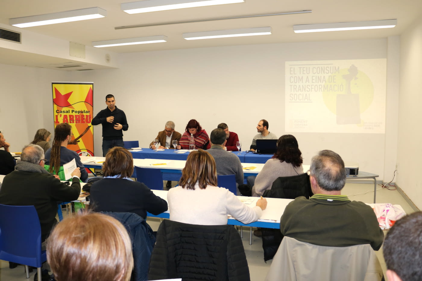Una vintena de persones debaten a Mollerussa sobre consum responsable